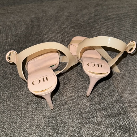 JLO Heels 10 - Picture 3 of 3